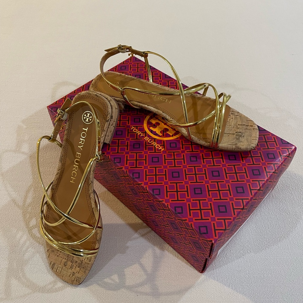 Tory Burch Penelope 15MM Gold Sandals Never Worn